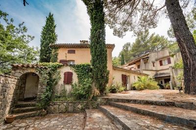 Villa - 12 251 m² - 7 pièces