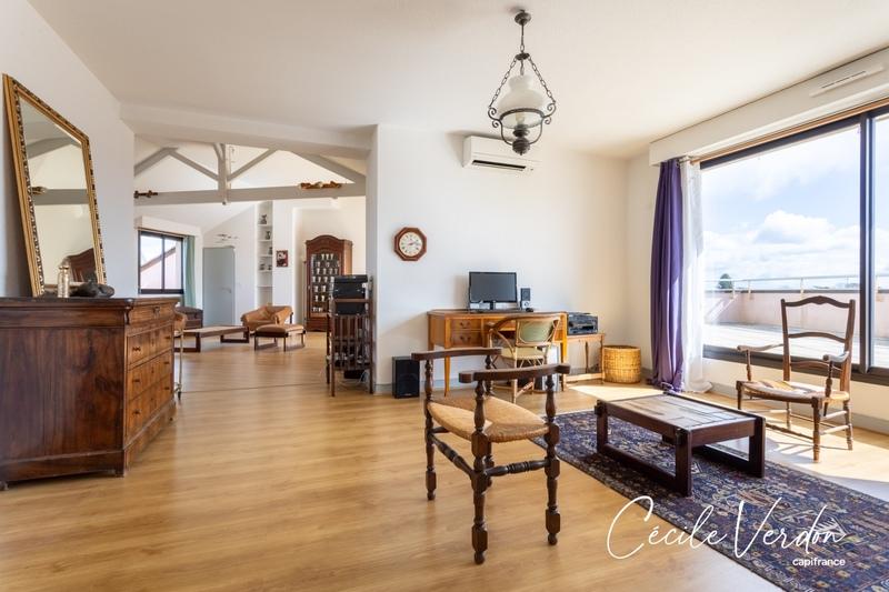 Appartement - 192 m² - 8 pièces