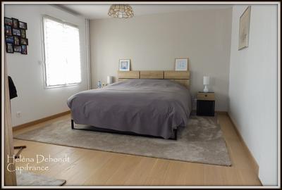 Maison - 212 m² - 9 pièces