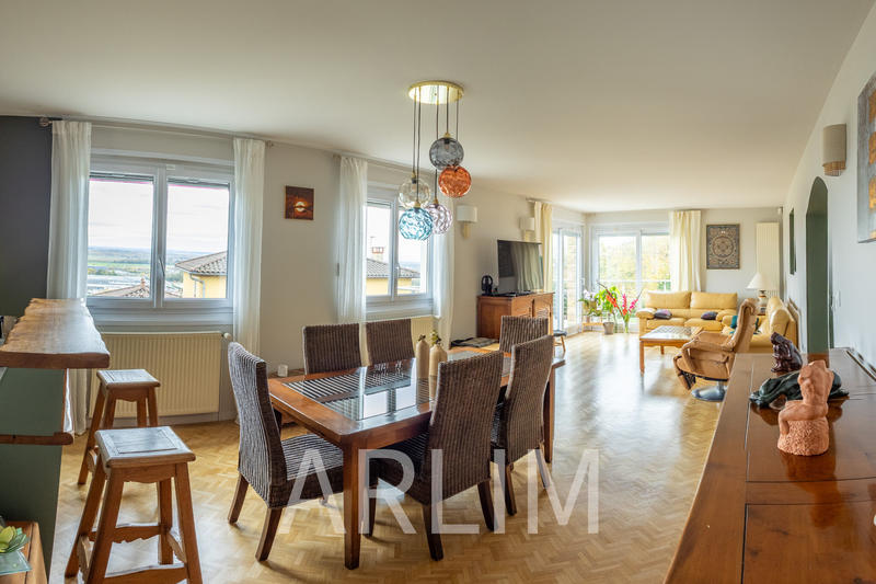 Maison - 141 m² - 9 pièces