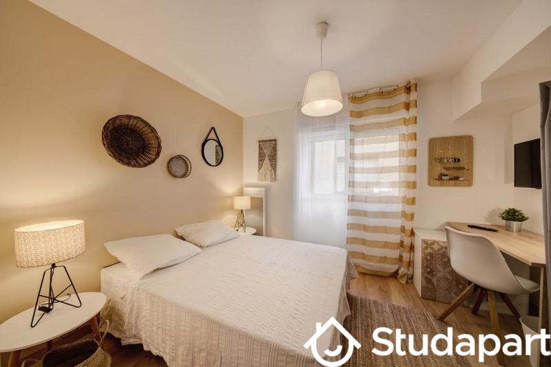 Chambre - 14 m² - 1 pièce