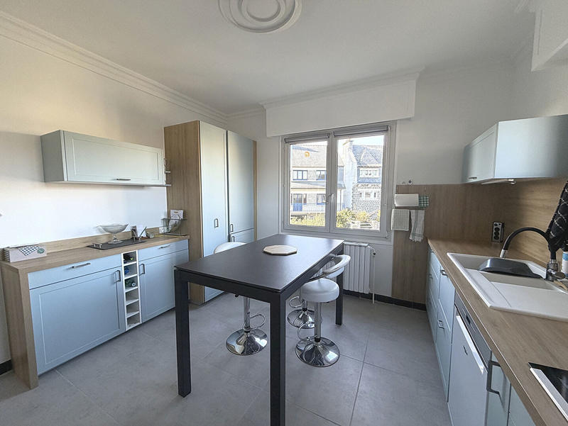 Maison - 201 m² - 8 pièces