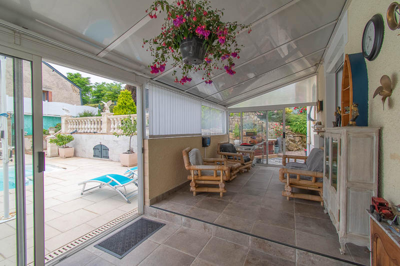 Maison - 245 m² - 8 pièces