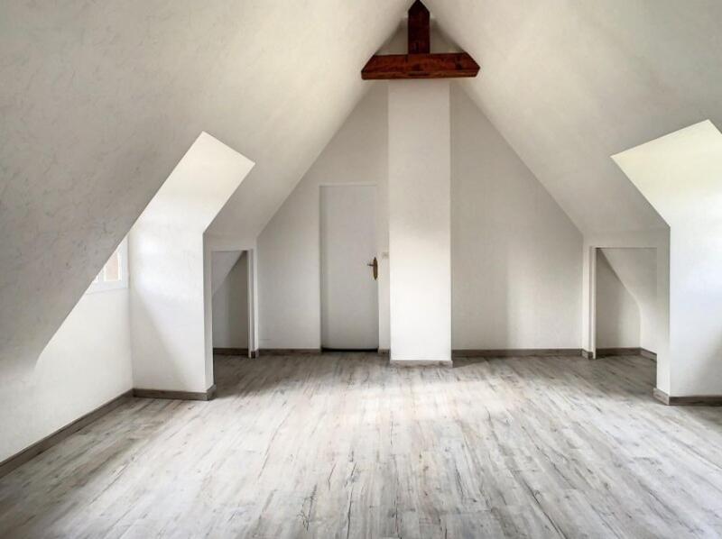 Maison - 225 m² - 9 pièces