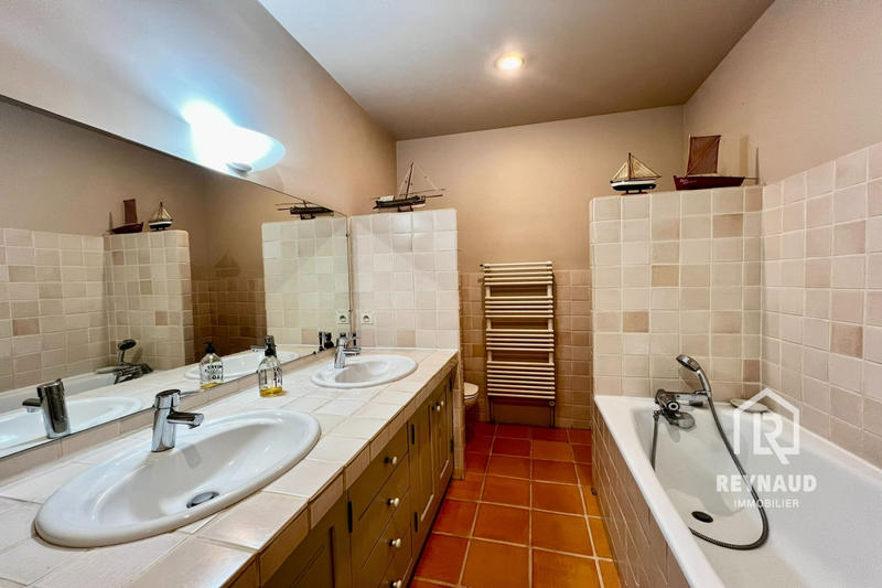 Maison - 380 m² - 10 pièces