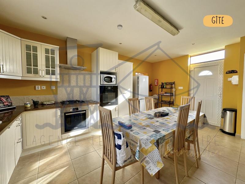 Maison ancienne - 387 m² - 8 pièces