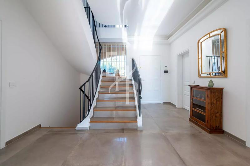 Villa - 416 m² - 6 pièces