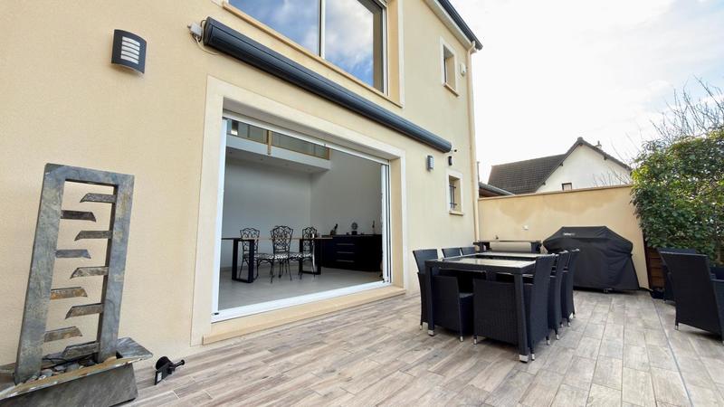 Maison - 261 m² - 6 pièces