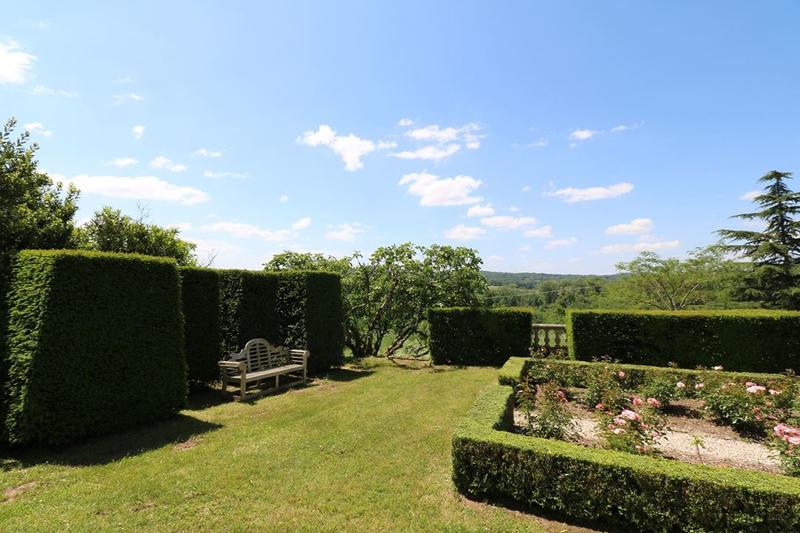 Maison de maîtres - 300 m² - 9 pièces