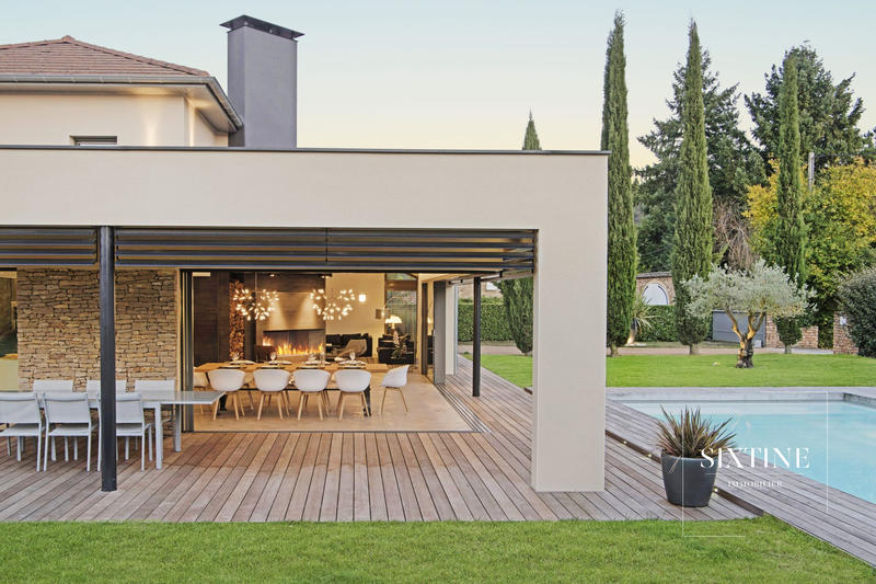 Maison - 261 m² - 7 pièces