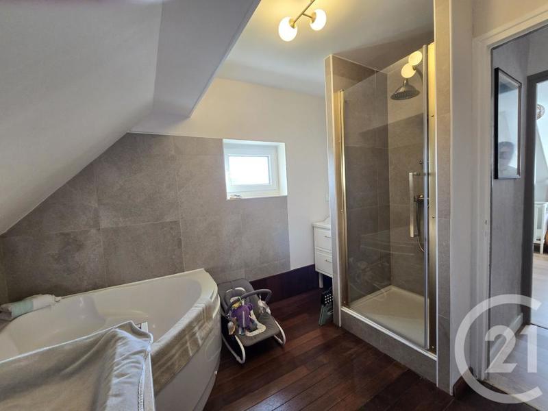 Maison - 96 m² - 5 pièces