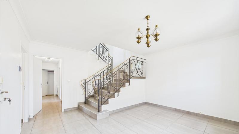 Maison - 207 m² - 7 pièces