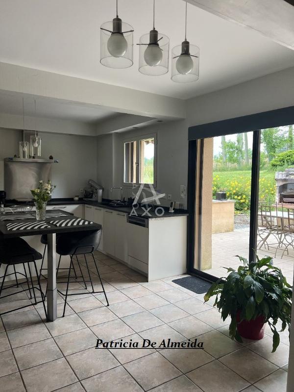 Maison - 213 m² - 8 pièces