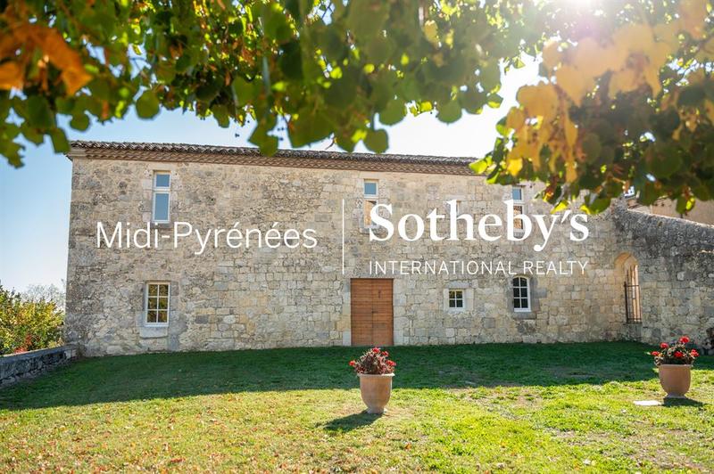 Château - 410 m² - 12 pièces