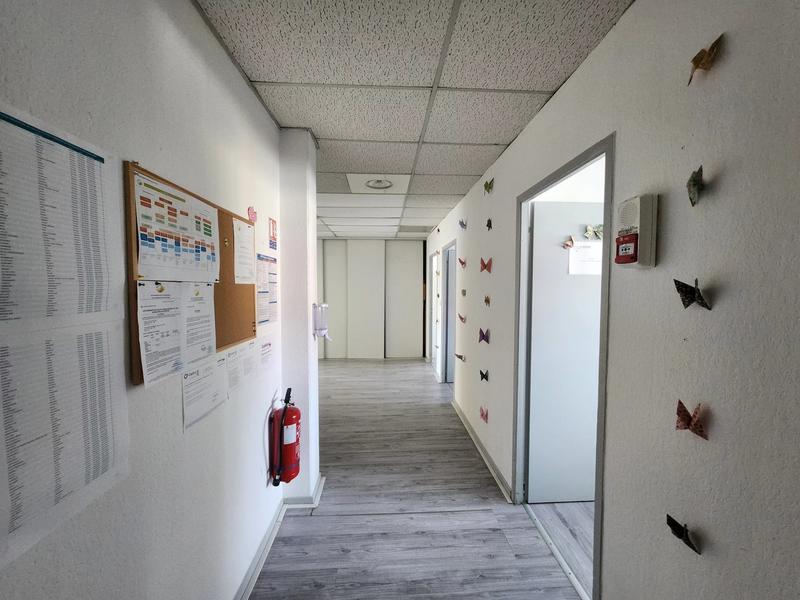 Bureau - 120 m² - 6 pièces