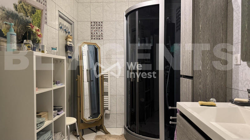 Maison - 213 m² - 8 pièces