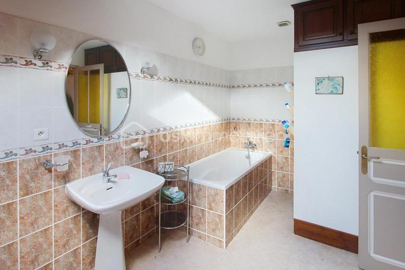 Demeure - 130 m² - 8 pièces