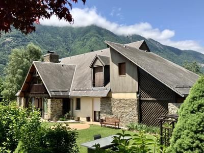 Maison - 306 m² - 12 pièces