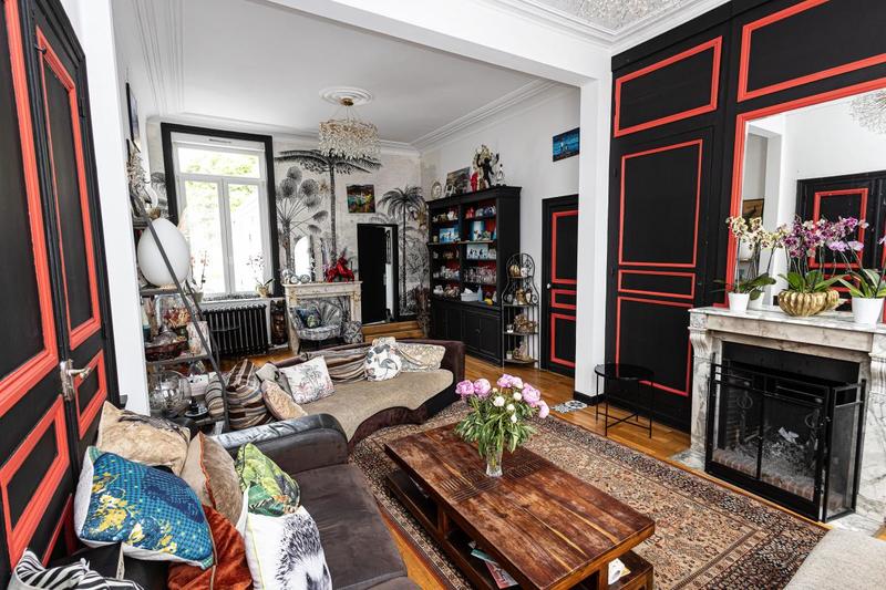 Maison - 330 m² - 10 pièces