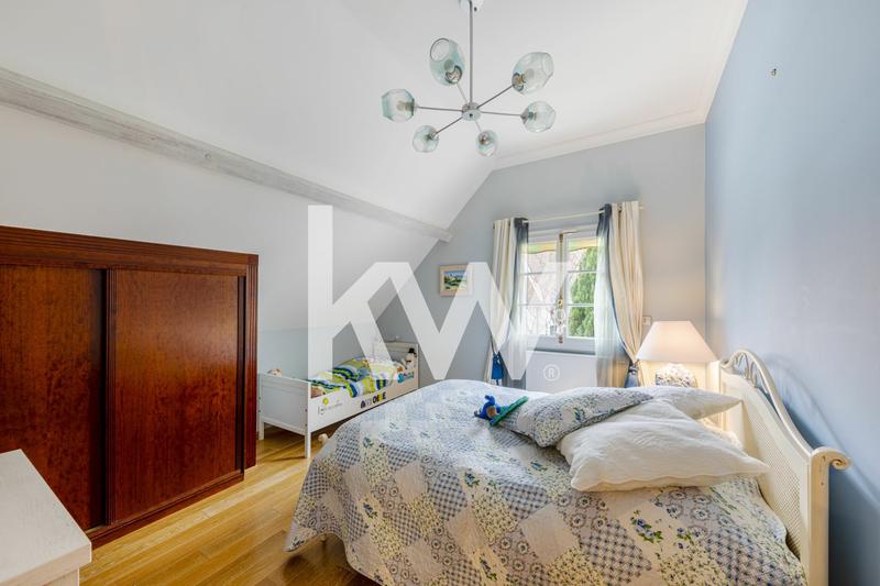 Maison - 218 m² - 7 pièces