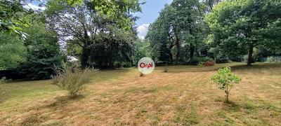 Terrain constructible - 1 600 m²