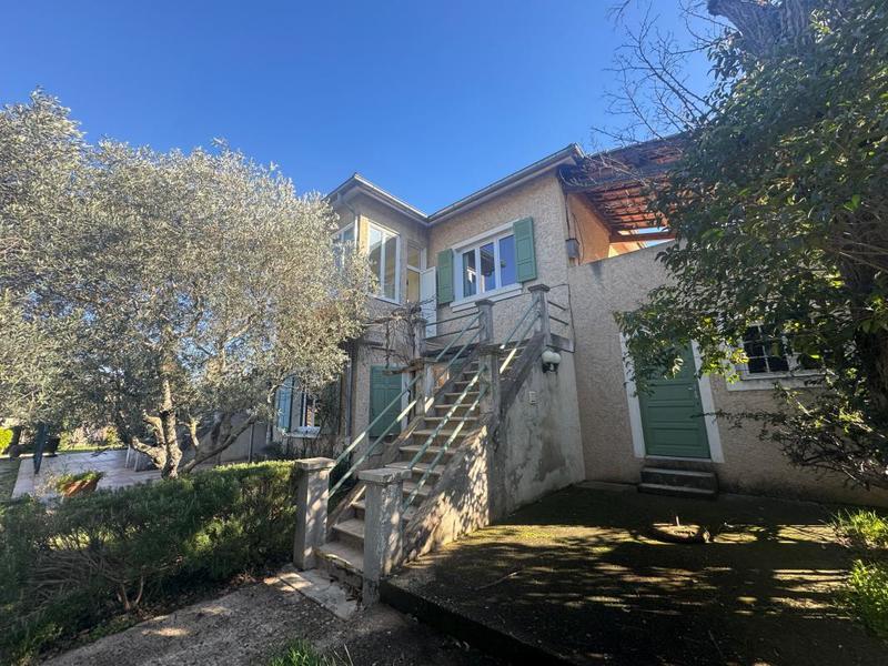 Villa - 306 m² - 8 pièces