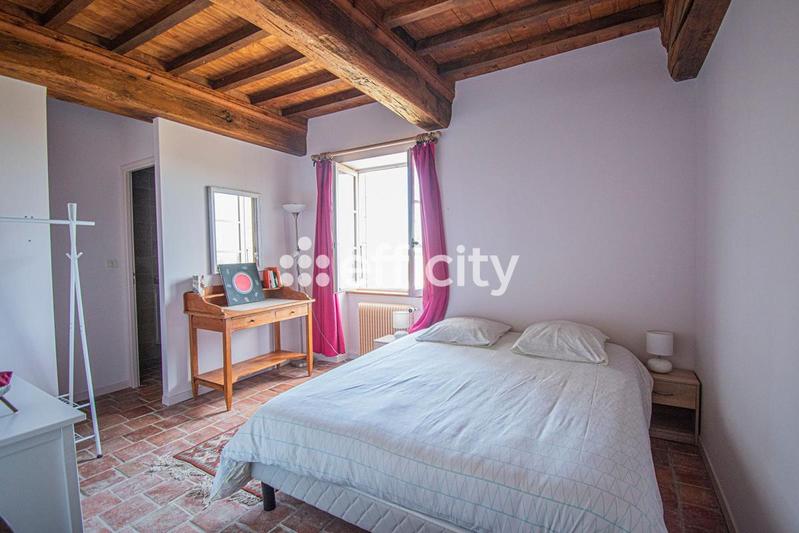 Maison - 480 m² - 13 pièces