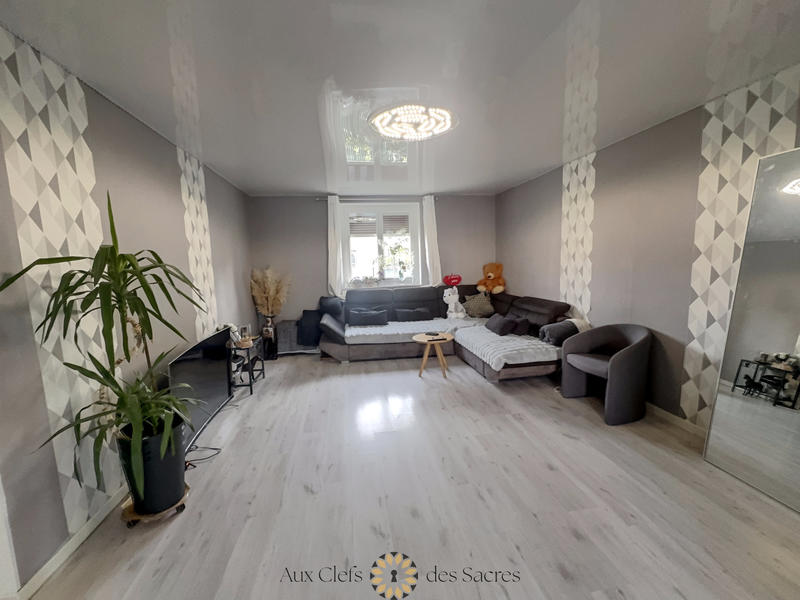 Maison - 81 m² - 5 pièces