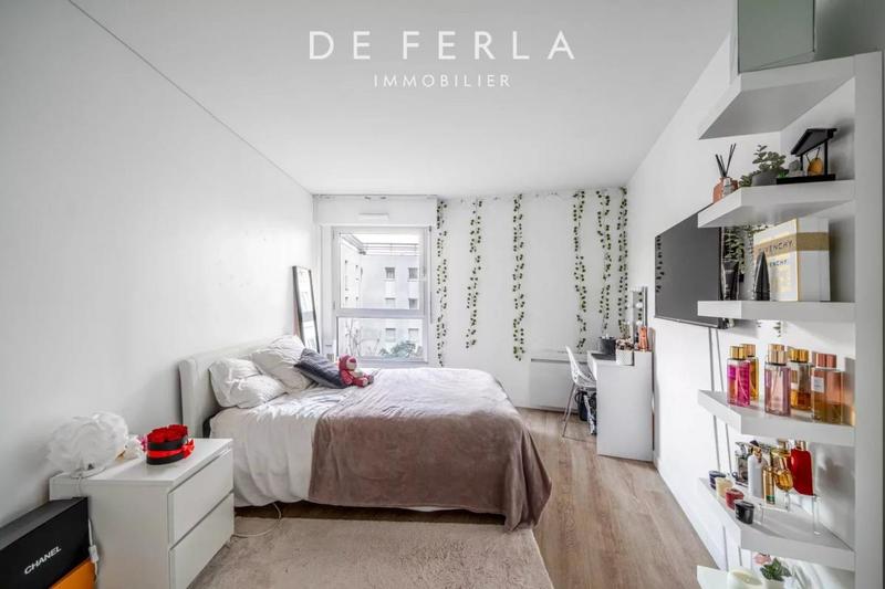 Appartement - 100 m² - 5 pièces