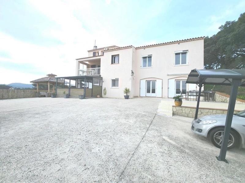 Maison - 262 m² - 9 pièces