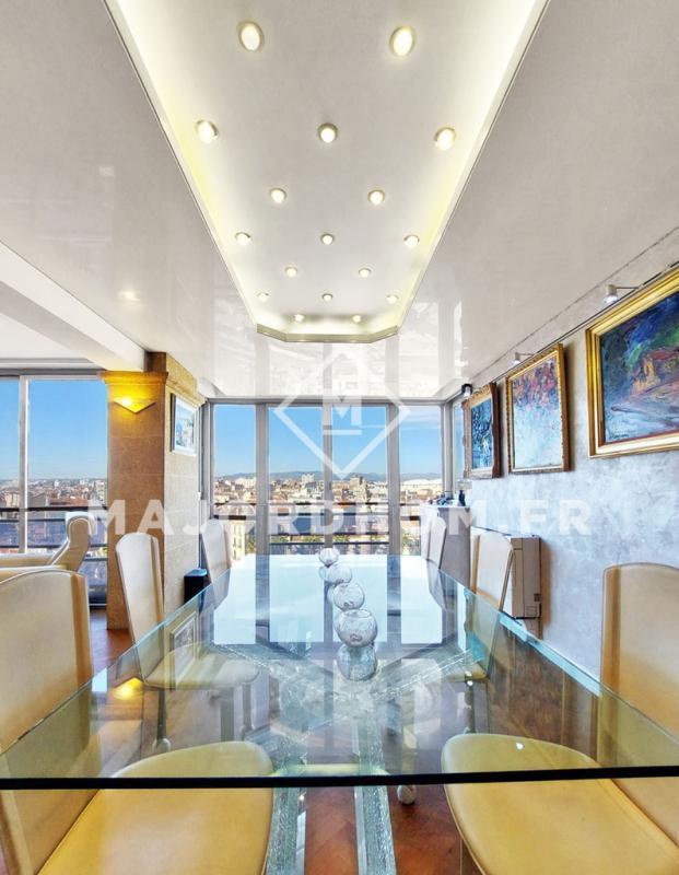 Appartement - 152 m² - 6 pièces