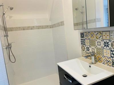 Maison - 360 m² - 12 pièces