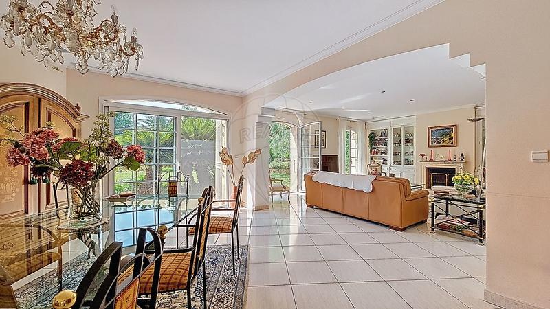 Villa - 310 m² - 8 pièces