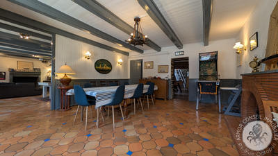 Maison - 281 m² - 10 pièces