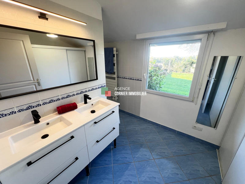 Maison - 210 m² - 8 pièces