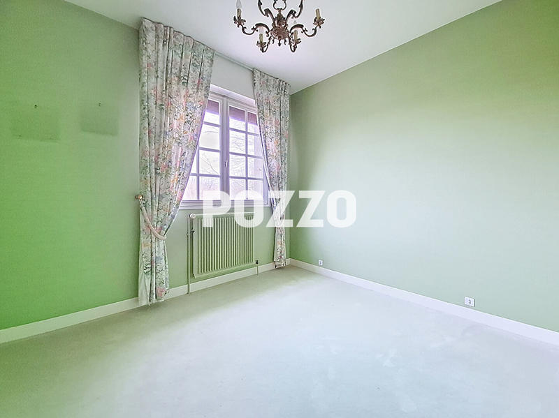 Maison - 180 m² - 8 pièces