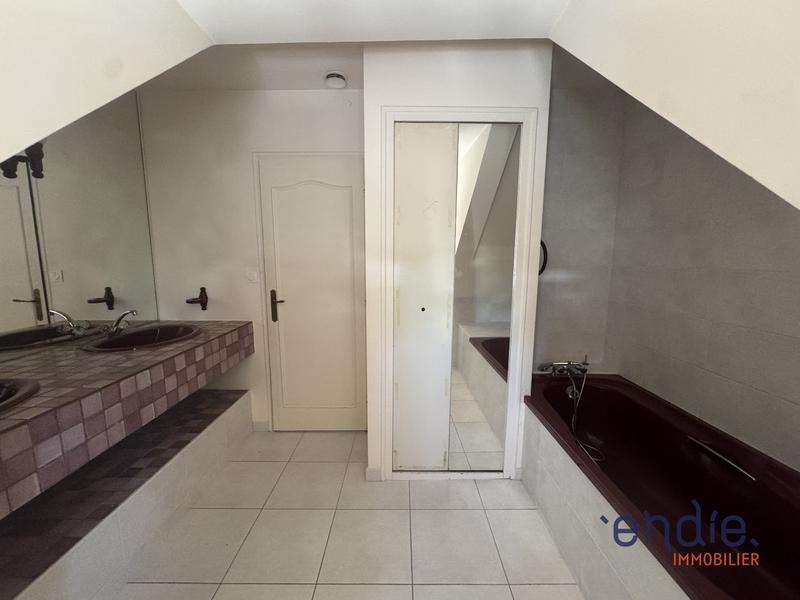 Maison - 121 m² - 6 pièces