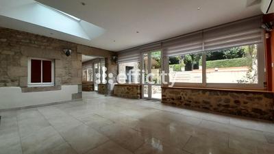 Maison - 180 m² - 7 pièces