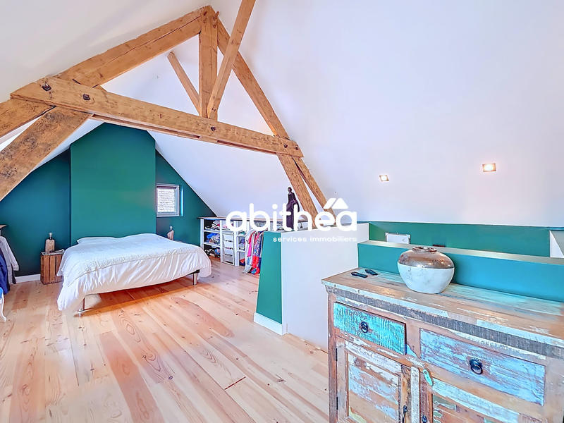 Maison - 270 m² - 9 pièces