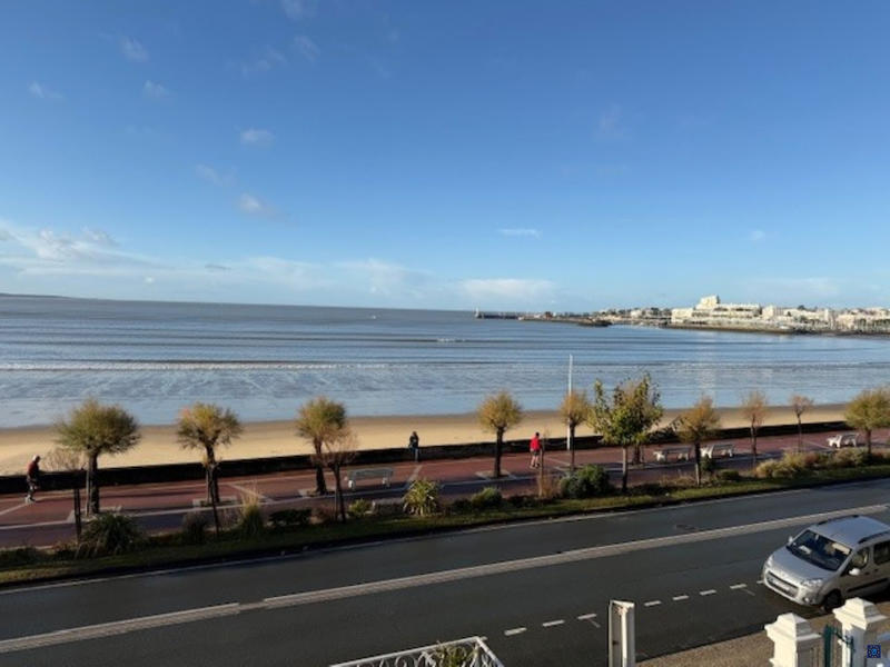 Maison - 210 m² - 8 pièces