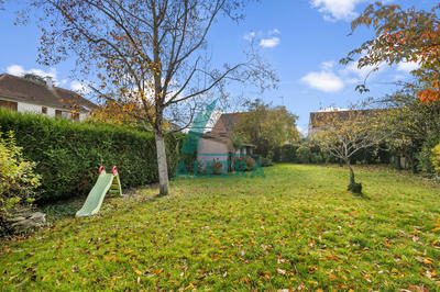 Maison - 180 m² - 7 pièces