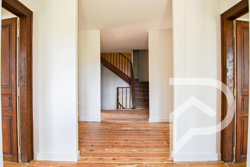 Maison - 240 m² - 6 pièces