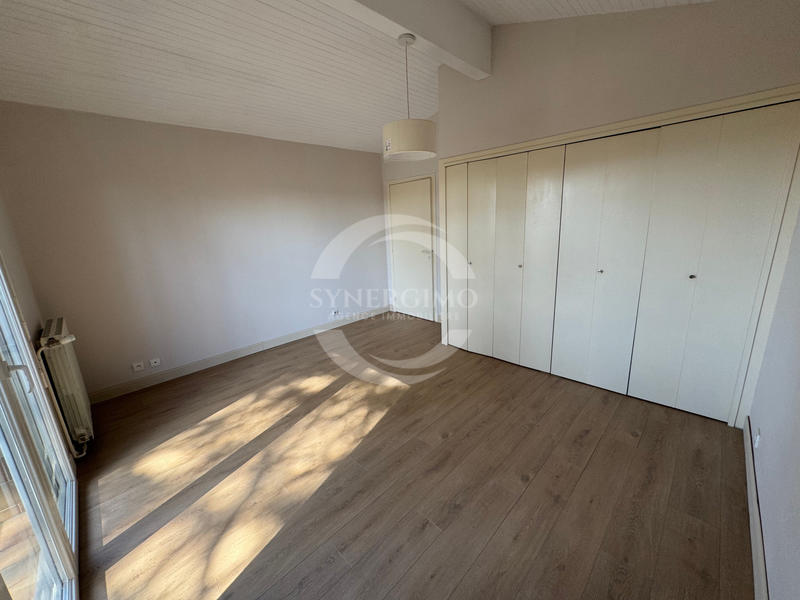 Maison - 227 m² - 7 pièces