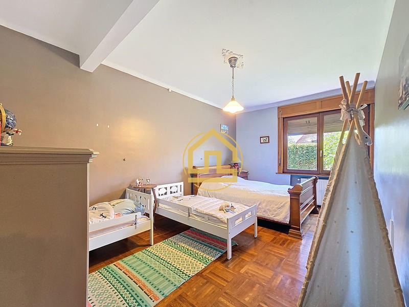 Maison - 212 m² - 7 pièces