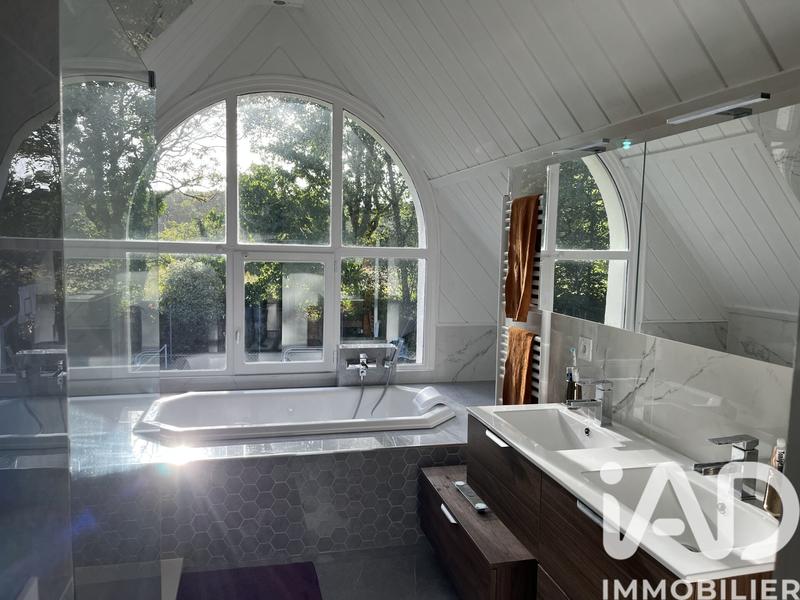 Maison - 312 m² - 10 pièces