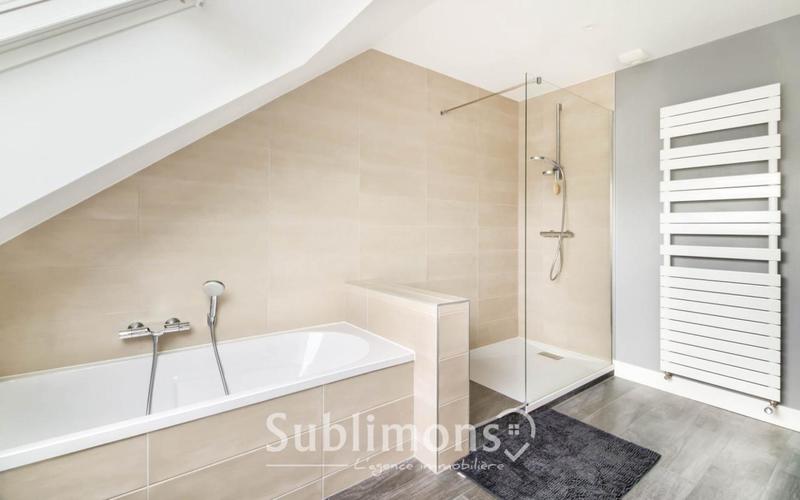 Maison - 250 m² - 8 pièces