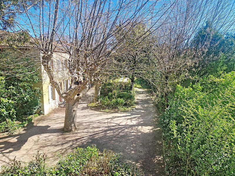 Demeure - 255 m² - 9 pièces