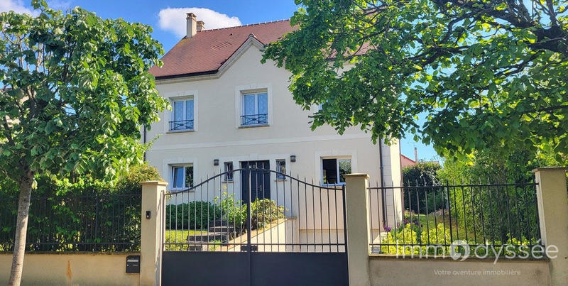 Maison - 220 m² - 7 pièces