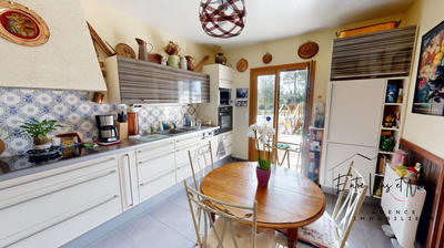 Maison - 206 m² - 8 pièces