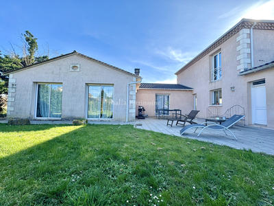 Maison - 235 m² - 7 pièces